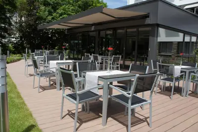 Ein Restaurant oder anderes Speiselokal in der Unterkunft Hotel Im Schulhaus