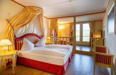 Ein Bett oder Betten in einem Zimmer der Unterkunft Hotel Schloss Rheinfels