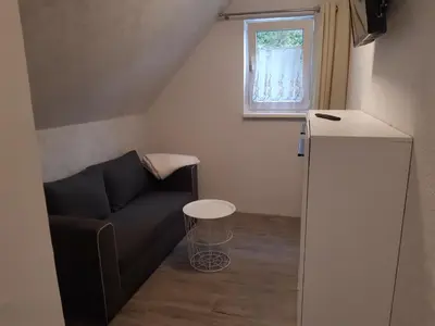 Ein Sitzbereich in der Unterkunft Gästehaus - Café Frank