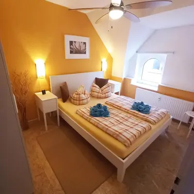 Ein Bett oder Betten in einem Zimmer der Unterkunft Living Above The Roofs Of Cochem
