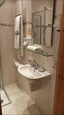 Ein Badezimmer in der Unterkunft Hotel Ursula