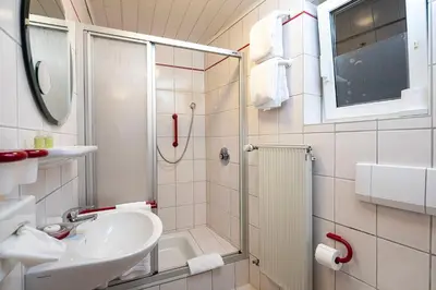 Ein Badezimmer in der Unterkunft Hotel Ursula