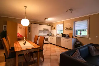 Küche/Küchenzeile in der Unterkunft Ferienwohnung am Eifelsteig Vulkaneifel-Auszeit