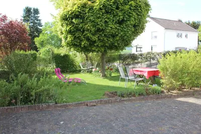 Ein Garten an der Unterkunft Ferienwohnung Nett