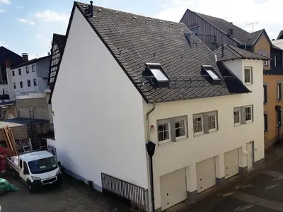 Das Gebäude in dem sich das Ferienhaus befindet
