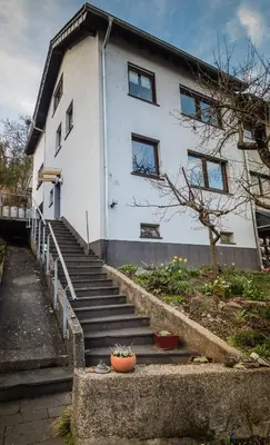 Das Gebäude in dem sich die Ferienwohnung befindet