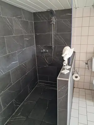 Ein Badezimmer in der Unterkunft Fewo Kastel