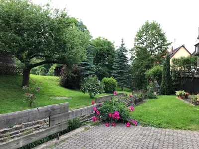 Ein Garten an der Unterkunft Gästehaus La Madonnina
