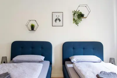 Ein Bett oder Betten in einem Zimmer der Unterkunft Nürburgring Industrial Design House, großer Garten, BBQ