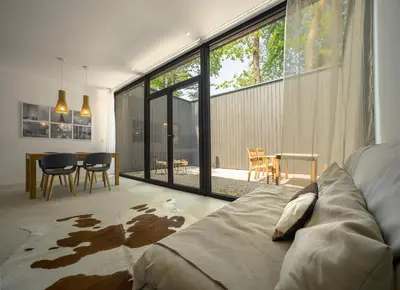 Ein Sitzbereich in der Unterkunft Architektur Ferienhaus Eifel SUITE17