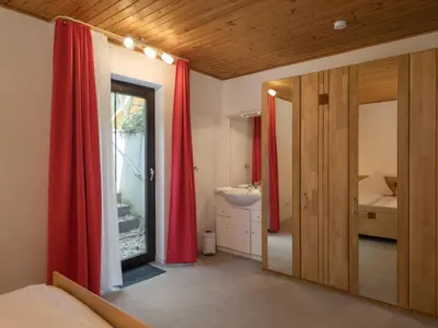Ein Badezimmer in der Unterkunft Apartment Eifelnatur - Haus 2-1 by Interhome