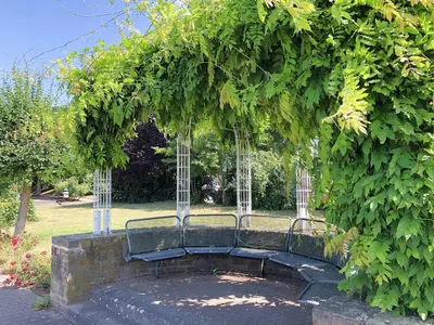 Ein Garten an der Unterkunft Ferienhaus Moselpromenade