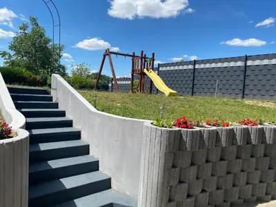 Ein Kinderspielbereich in der Unterkunft Schöne große Ferienwohnung im Mittelrheintal nahe Loreley