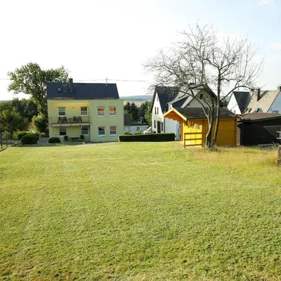 Das Gebäude in dem sich die Ferienwohnung befindet