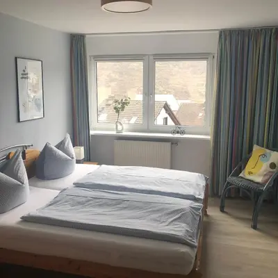 Ein Bett oder Betten in einem Zimmer der Unterkunft Grandezza Ferienwohnungen Erpeldinger