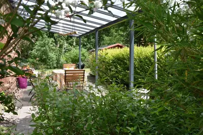 Ein Garten an der Unterkunft Lampenhäuschen