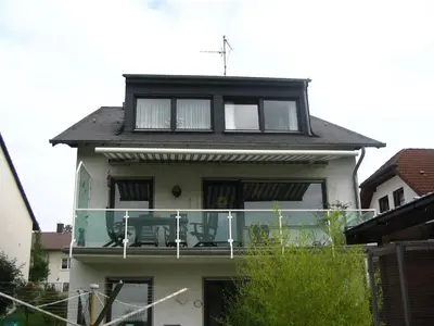 Ein Balkon oder eine Terrasse in der Unterkunft Ferienwohnung Am Frankenbach