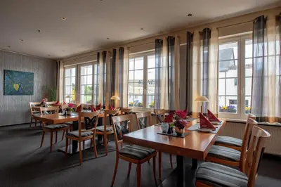 Ein Restaurant oder anderes Speiselokal in der Unterkunft Hotel Schatulle