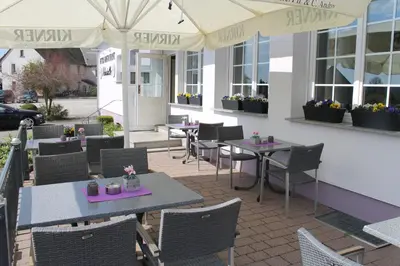 Ein Restaurant oder anderes Speiselokal in der Unterkunft Hotel Schatulle
