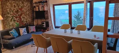 Ein Sitzbereich in der Unterkunft Exklusive Ferienwohnung Lurelei 150 qm mit Traumblick 4 bis 9 P