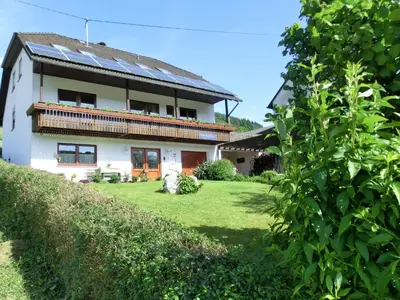 Ein Garten an der Unterkunft Weingut Hirschen Enkircherweg