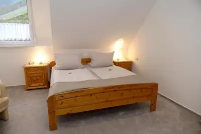 Ein Bett oder Betten in einem Zimmer der Unterkunft Wein und Gästehaus Scheid