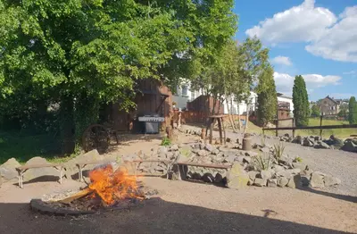 Ein Garten an der Unterkunft Traumwohnung Jolly Jumper auf idyllischem Reiterhof nähe Burg Eltz