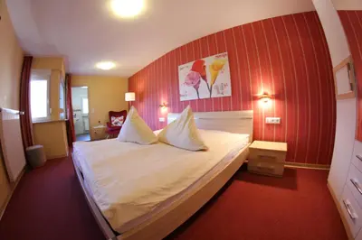 Ein Bett oder Betten in einem Zimmer der Unterkunft Weinstube byCASTORs