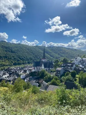 Ein allgemeiner Bergblick oder ein Berglick von der Ferienwohnung aus