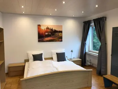 Ein Bett oder Betten in einem Zimmer der Unterkunft Nürburgring Ferienhaus m. Parkplatz - Klima - Garten und viel Platz