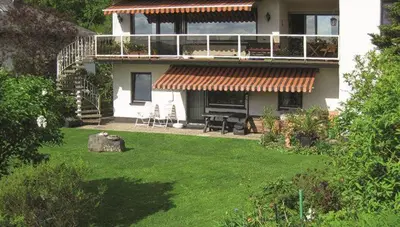 Ein Garten an der Unterkunft Ferienwohnung Salker