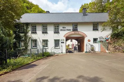 Das Gebäude in dem sich das Ferienhaus befindet