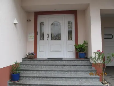 Eine Fassade oder ein Eingang zu FeWo Ingrid Trossen