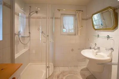 Ein Badezimmer in der Unterkunft Schwallenberg 2