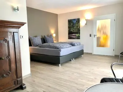 Ein Bett oder Betten in einem Zimmer der Unterkunft Am alten Apfelbaum - Fewo 2