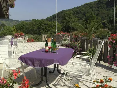 Ein allgemeiner Bergblick oder ein Berglick von des Privatzimmers aus