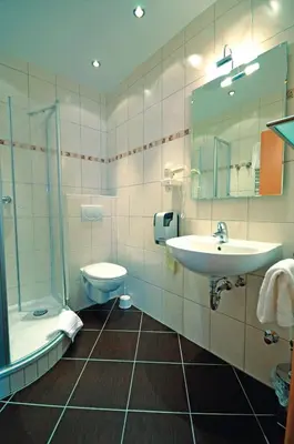 Ein Badezimmer in der Unterkunft Hotel Gästehaus auf der Lay