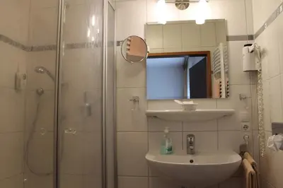 Ein Badezimmer in der Unterkunft Hotel Pohl