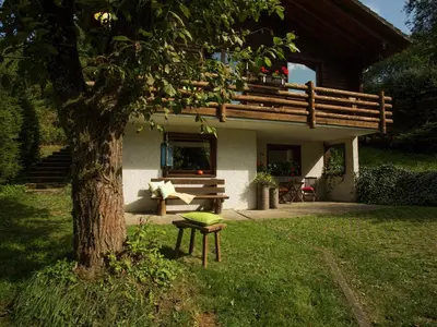 Ein Garten an der Unterkunft Chalet in Reinskopf with Fireplace & Balcony