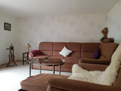 Ein Sitzbereich in der Unterkunft gemütliche Ferienwohnung in Kaifenheim