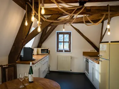 Küche/Küchenzeile in der Unterkunft Rißbacher Hof Mansarde anno 1737