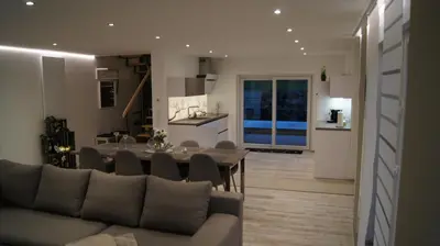 Ein Sitzbereich in der Unterkunft Maifeld Cottage