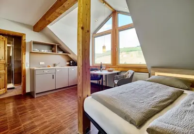 Ein Bett oder Betten in einem Zimmer der Unterkunft Weingut Schumann