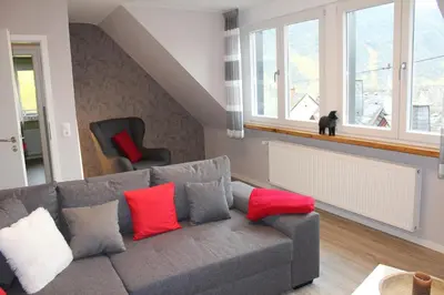 Ein Sitzbereich in der Unterkunft Ferienwohnung Haus am Calmont