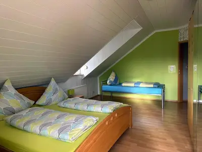Ein Bett oder Betten in einem Zimmer der Unterkunft Ferienwohnung Hochwaldblick 1