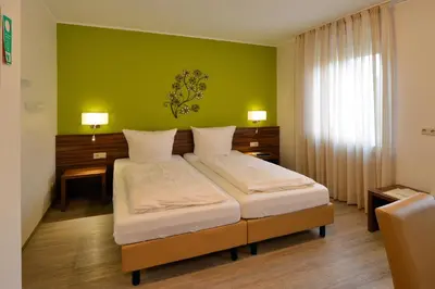 Ein Bett oder Betten in einem Zimmer der Unterkunft L' Angolo Ristorante & Hotel GmbH