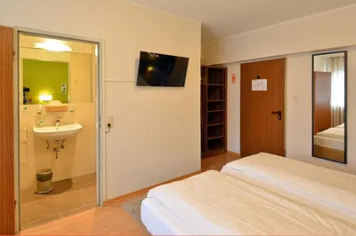 Ein Bett oder Betten in einem Zimmer der Unterkunft L' Angolo Ristorante & Hotel GmbH