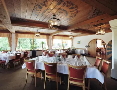 Ein Restaurant oder anderes Speiselokal in der Unterkunft Hotel Bergschlößchen
