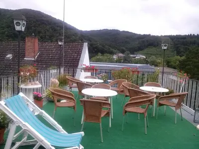 Ein allgemeiner Bergblick oder ein Berglick von des Bed & Breakfasts aus
