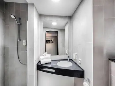 Ein Badezimmer in der Unterkunft B&B HOTEL Koblenz-Nord